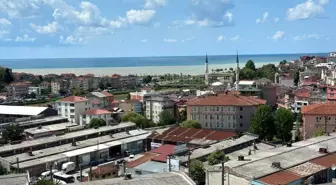 Alaplı'da yoğun yağışlar deniz çamur rengine büründü