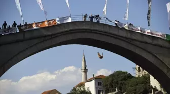 Mostar Köprüsü'nde Geleneksel Atlama Yarışları Düzenlendi