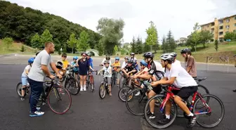 Sakarya Büyükşehir Belediyesi Ayçiçeği Bisiklet Vadisi'nde geleceğin sporcularına eğitim veriyor