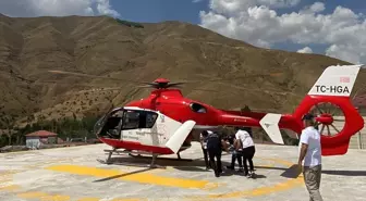 Van'da yüksekten düşen çocuk ambulans helikopterle hastaneye nakledildi