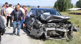 Eleşkirt'te Taziye Dönüşü Korkunç Kaza: 13 Yaralı