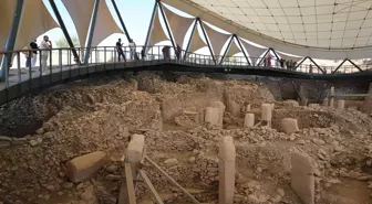 Göbeklitepe ve Karahantepe'de ortaya çıkan eserler tarihe yeni yorumlar getirebilir