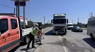 Sakarya'da Tırın Hafif Ticari Araça Çarpması Sonucu 5 Kişi Yaralandı