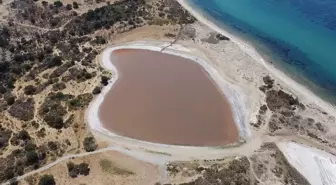 Çanakkale'deki Kalpli Göl Pembe Renge Büründü