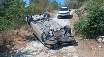 Çorum'da otomobil elektrik direğine çarptı: 2 yaralı