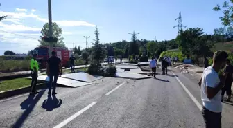 Kastamonu'da Tır Devrildi, Sürücü Yaralandı