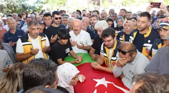 Erzurum'da trafik kazasında hayatını kaybeden hemşire ve ambulans sürücüsü son yolculuklarına uğurlandı