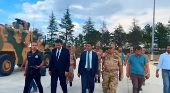 Bilecik Valisi Şefik Aygöl, Söğüt Jandarma Ulaştırma Eğitim Komutanlığı'nda incelemelerde bulundu