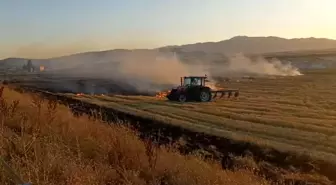 Ağrı'da Dambat köyünde tarla yangını
