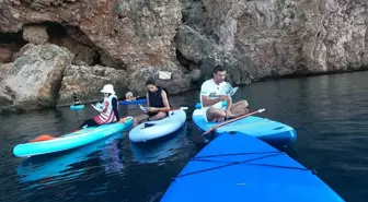 Antalya'da SUP Eşliğinde Kitap Okuma Etkinliği