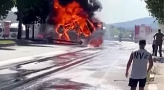 Sakarya'da atık kağıt yüklü tır alev topuna döndü