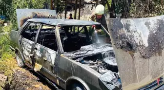 Hatay'da park halindeyken yanan otomobil kullanılamaz hale geldi