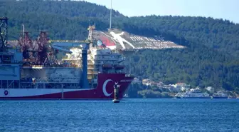 Türkiye'nin hidrokarbon arama çalışmalarına katılan Abdülhamid Han sondaj gemisi Marmara Denizi'ne doğru yol aldı