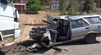 Tarsus'ta Kafa Kafaya Çarpışan Araçlarda 1 Yaralı