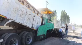 Şarkışla ve Cemel Belediyeleri Beldede Asfaltlama Çalışması Yapıyor