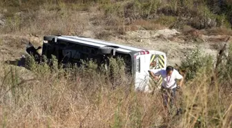 Kuzey Marmara Otoyolu'nda servis minibüsü kaza yaptı, 9 kişi yaralandı