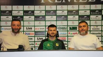 Sakaryaspor, Murat Cem Akpınar'ı yeniden kiraladı