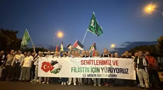 Antalya'da İsrail'in Gazze'ye saldırılarını protesto eden gösteri düzenlendi