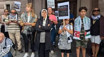 İsveç'te Filistin Destekçileri İsrail'i Protesto Etti