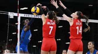 A Milli Kadın Voleybol Takımı, İtalya'ya 3-0 mağlup oldu