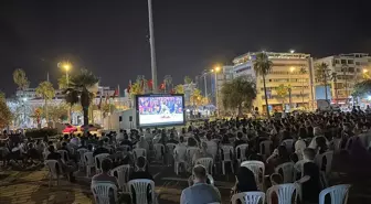 İskenderun'da Dev Ekranda Süper Kupa Maçı İzlenildi