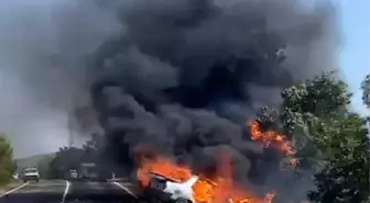 Manisa'da kafa kafaya çarpışan otomobillerden biri alev topuna döndü, 5 kişi yaralandı