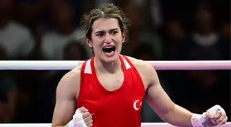 Paris'te bir başarı daha! Yarı finale yükselen milli boksör Esra Yıldız Kahraman, madalyayı garantiledi