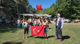 Amasya'da düzenlenen Akdağ Yayla Şenlikleri'nde Karakucak Güreşleri yapıldı