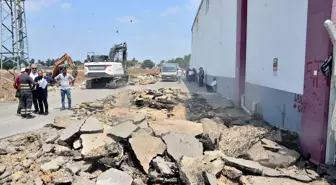 Adana'da İş Merkezinin Yolu Parçalandı, Esnaf Çözüm Bekliyor