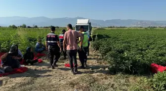 Manisa'da kamyonun altında kalan çocuk hayatını kaybetti, sürücü öldü