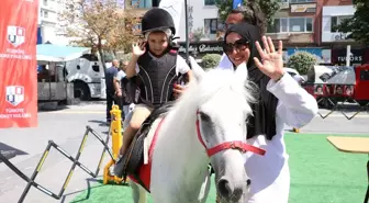 Niğde Belediyesi ve TJK, çocuklara at binme imkanı sağladı