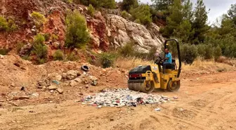 Alanya'da 7 Bin 857 Şişe Sahte Parfüm İmha Edildi