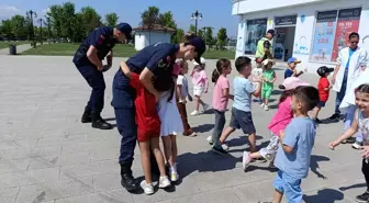 Düzce Belediyesi Gündüz Bakımevi'nde Minik Öğrencilere Trafik Eğitimi Verildi