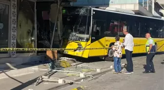 Pendik'te İETT otobüsü kuaför dükkanına daldı: 6 yaralı