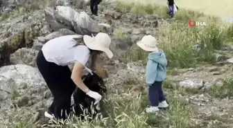 Taşlıçay Balık Gölü adasında kuşlar için temizlik seferberliği