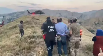 Bingöl'de hayvan otlatırken kayalıklardan düşen kadın helikopterle hastaneye yetiştirildi