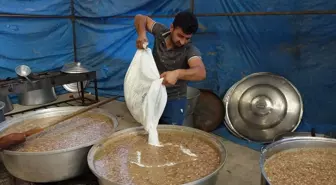 Burdur'da İmece Usulüyle Yapılan Aşure 4 Bin Kişiye Dağıtıldı