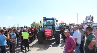 Bursa'da domates üreticileri yolu trafiğe kapattı