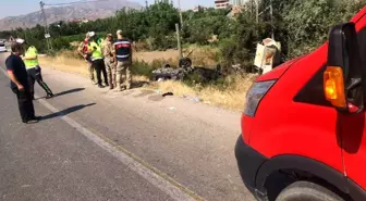 Elazığ'da Lastiği Patlayan Otomobil Takla Attı: 5 Yaralı