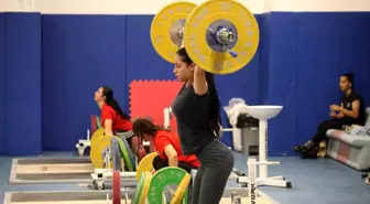 Gençler ve 23 Yaş Altı Kadın Halter Milli Takımı, 2028 ve 2032 Olimpiyatlarına hazırlanıyor