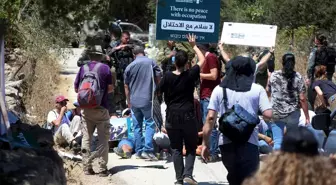 İsrail Güçleri Filistin Topraklarının Gasbedilmesini Protesto Eden Eylemcileri Dağıttı