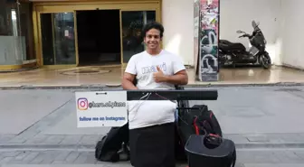 Doğuştan engelli genç piyanist konser verdi
