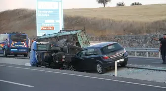 Konya'da Otomobil-Traktör Çarpışması: Bir Kişi Hayatını Kaybetti