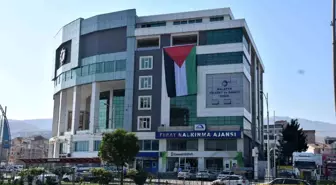 Malatya Ticaret ve Sanayi Odası İsrail'in Gazze saldırılarına dikkat çekmek için Filistin bayrağı astı