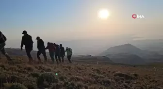Vangölü Aktivistleri Derneği üyeleri Süphan Dağı'na tırmandı