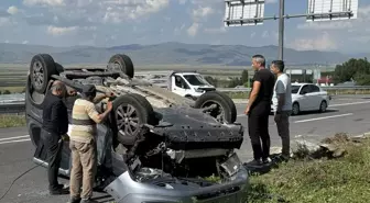 Ardahan'da kamyonet ile otomobilin çarpışması sonucu 7 kişi yaralandı