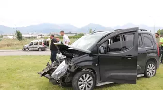 Erzurum'da iki hafif ticari araç çarpıştı, 9 kişi yaralandı