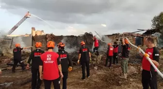 Kütahya'da Ekmek Fırınından Çıkan Yangın Söndürüldü