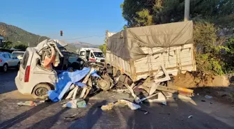 Manisa'da kamyona arkadan çarpan araçta 4 ölü, 3 ağır yaralı