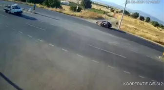 Denizli'de Motosiklet ve Otomobil Çarpışması: 4 Yaralı